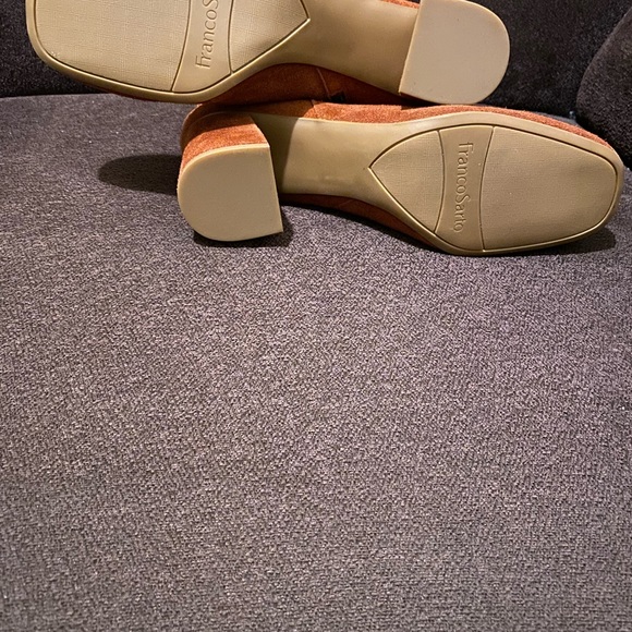 FRANCO SARTO. Brand New cognac color suede ankle boots. - Picture 4 of 4